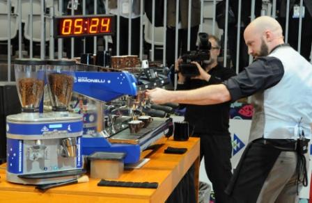 Pete Licata, der neue World Barista Champion 2013 mit seiner MAHLKÖNIG K30 TWIN