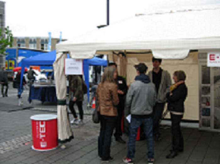 E-TEC Informationsstand auf der Berufsorientierungsböre BOB in Langenfeld, Mai 2013 E-TEC Informationsstand auf der Berufsorientierungsböre BOB in Langenfeld, Mai 2013