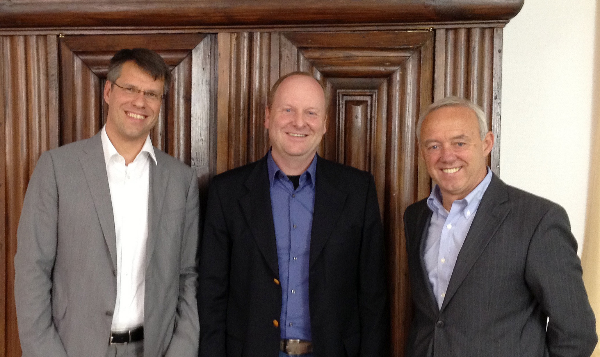Die Concat-Vorstände O. von Heyer (l.) und D. McGinnis (r.) mit St. Tübinger von Synergy Systems. Die Concat-Vorstände O. von Heyer (l.) und D. McGinnis (r.) mit St. Tübinger von Synergy Systems.