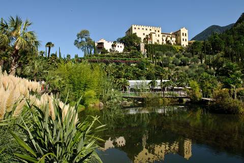 Schloss Trauttmansdorff wartet mit Natur pur auf. Foto: djd/Die Gärten von Schloss Trauttmansdorff Schloss Trauttmansdorff wartet mit Natur pur auf. Foto: djd/Die Gärten von Schloss Trauttmansdorff