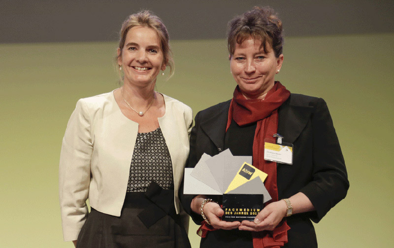 Stellv. Chefredakteurin Christiane Nöcker (rechts) bei der Preisverleihung Stellv. Chefredakteurin Christiane Nöcker (rechts) bei der Preisverleihung