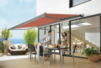 Die markilux 990 ist eine kleine schlanke Kassettenmarkise mit moderner Optik und glanzvollen Akzent Die markilux 990 ist eine kleine schlanke Kassettenmarkise mit moderner Optik und glanzvollen Akzent