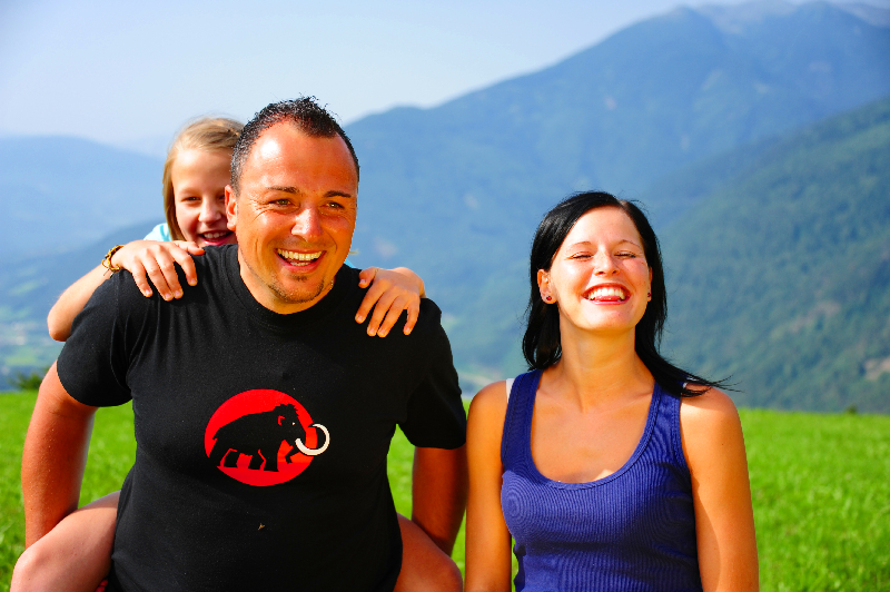 Urlaub mit Familie mit vielen Gratisleistungen im Naturhotel Rogen in Südtirol