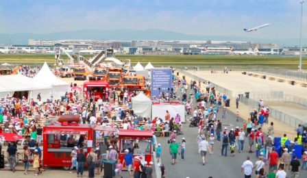 Mehr als 200.000 Besucher kamen zum ersten Tag der Luftfahrt