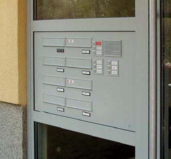 Türseitenteil-Briefkastenanlagen gibt es auch in wärmeisolierter Ausführung.   Foto: allebacker Brie