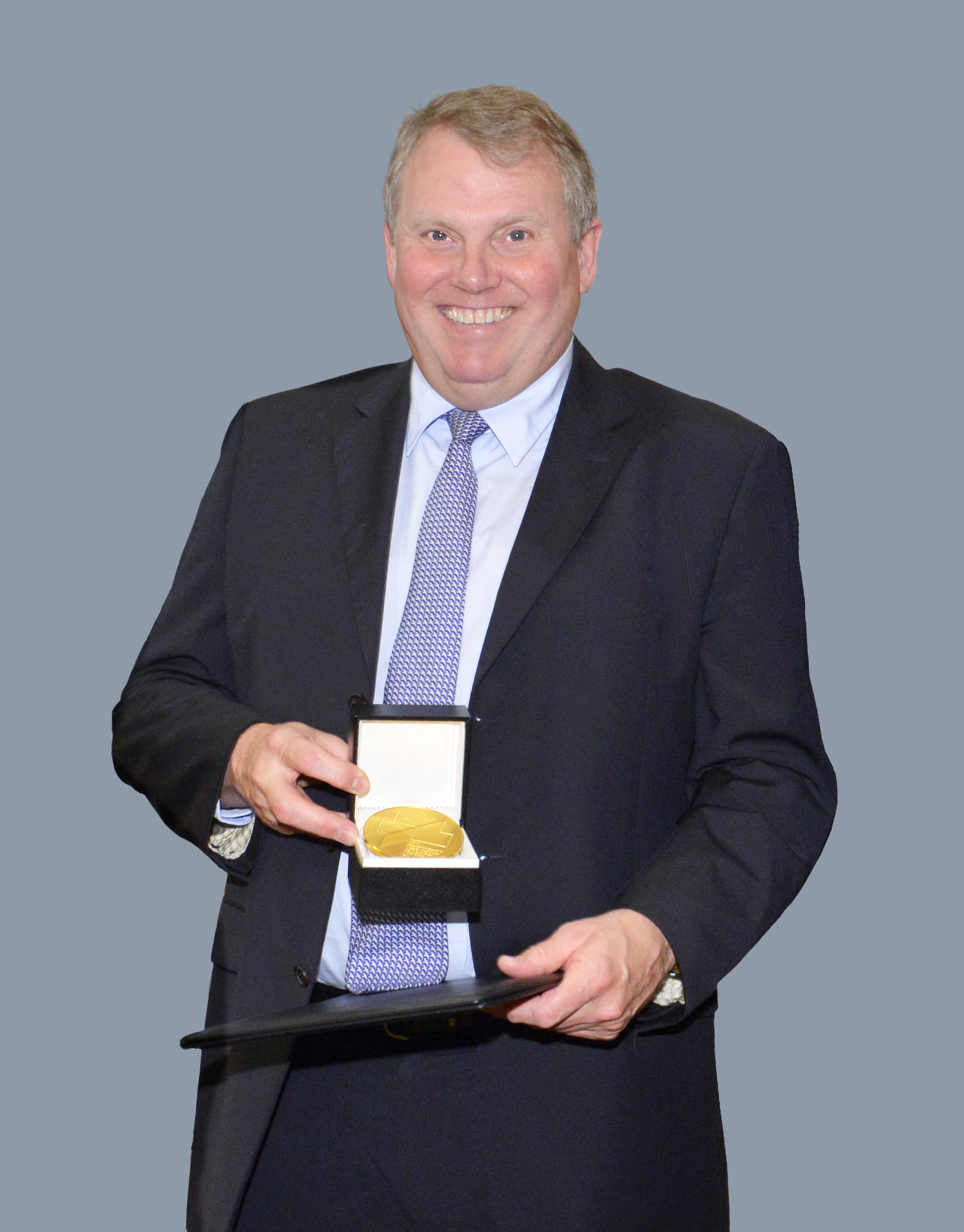 Hans-Joachim Boekstegers mit Medaille