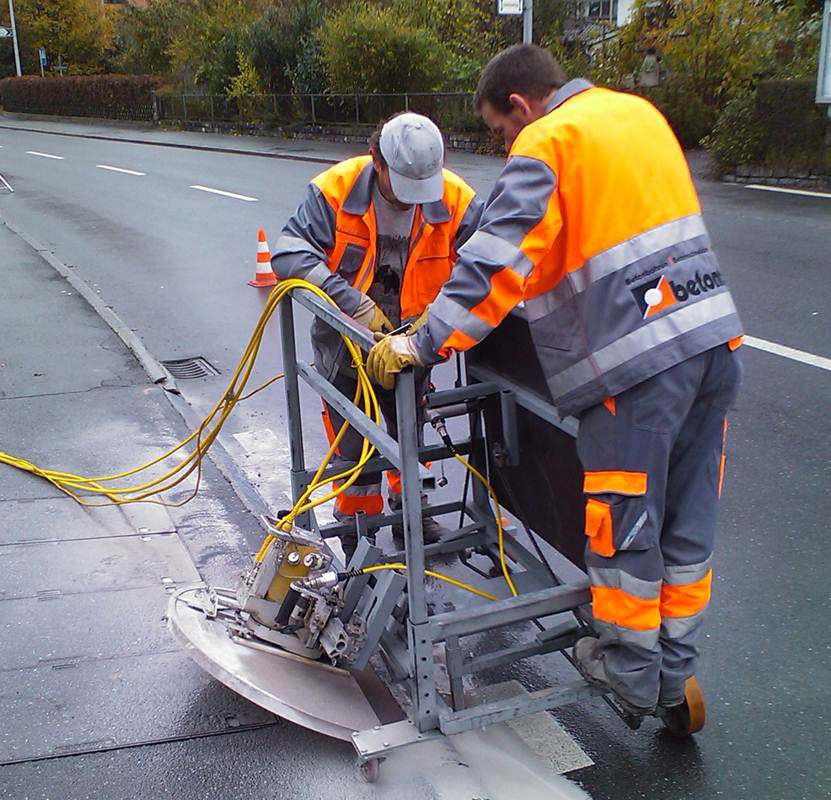 Asphaltbearbeitung durch betontec AG Asphaltbearbeitung durch betontec AG