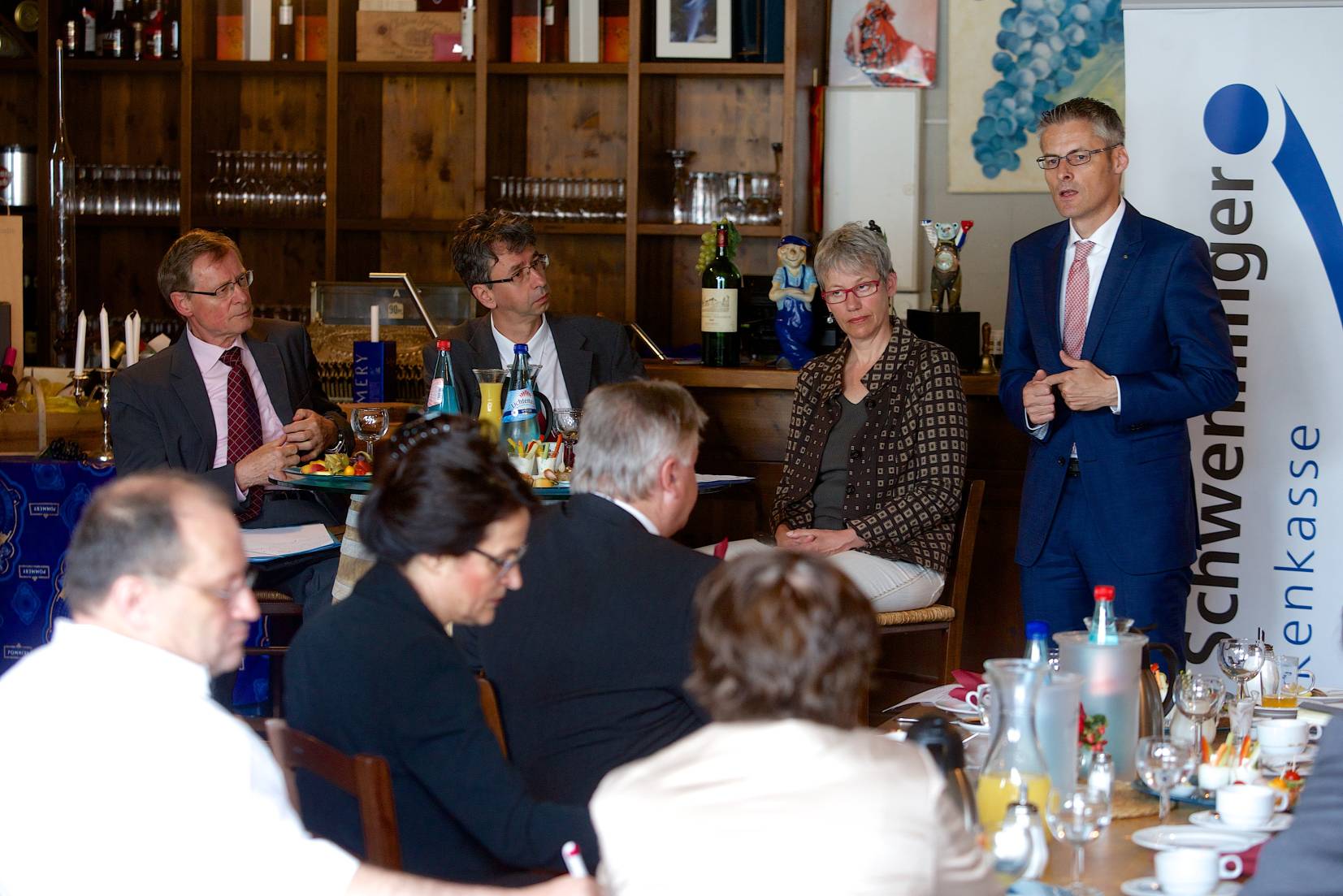 v.l.n.r. Prof. Dr. G. Neubauer, R. Woratschka, B. Bender und S. Gänsler (Quelle: Die Schwenninger)