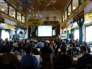 Rund 100 Teilnehmer auf dem 8. Schifffahrtsforum Niederelbe von Zeppelin Power Systems. Rund 100 Teilnehmer auf dem 8. Schifffahrtsforum Niederelbe von Zeppelin Power Systems.