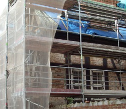 Bei der Sanierung von Hochwasserschäden sollten alle Bauteile rasch getrocknet werden Bei der Sanierung von Hochwasserschäden sollten alle Bauteile rasch getrocknet werden