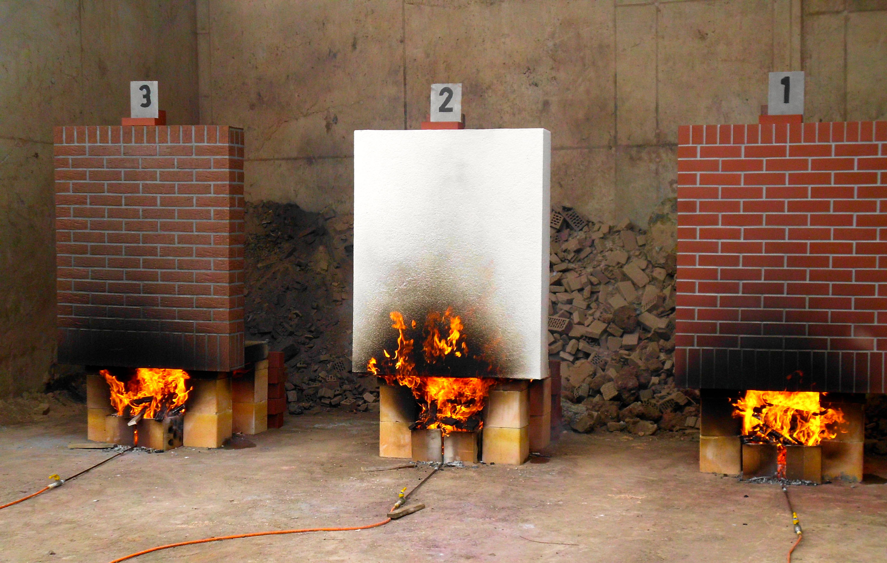Feldhaus Klinker startet eigene Versuchsreihe zum Brandschutz