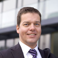 Dr. Ralf-Peter Simon zeigt sich zufrieden mit dem Ergebnis der connect Leserwahl Dr. Ralf-Peter Simon zeigt sich zufrieden mit dem Ergebnis der connect Leserwahl