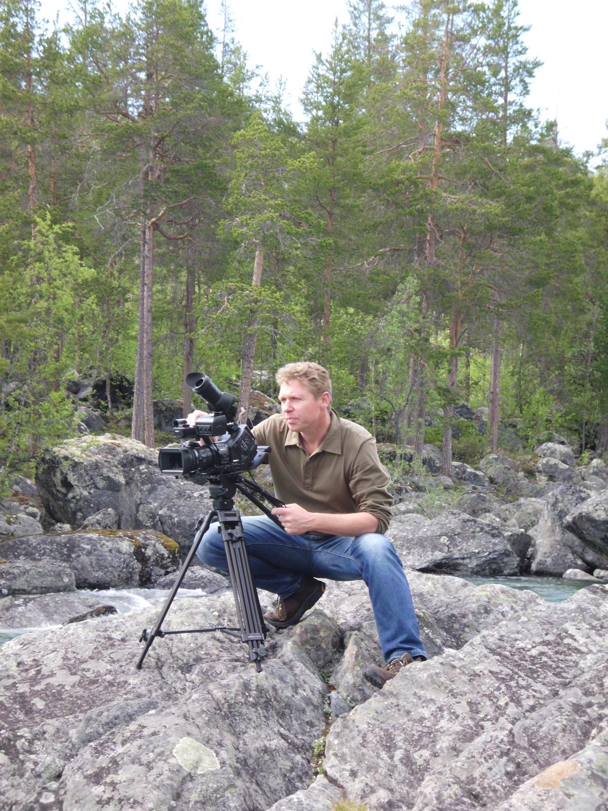 Tierfilmer Jens Klingebiel (www.wildlife-stockfootage.com) bei der Arbeit Tierfilmer Jens Klingebiel (www.wildlife-stockfootage.com) bei der Arbeit