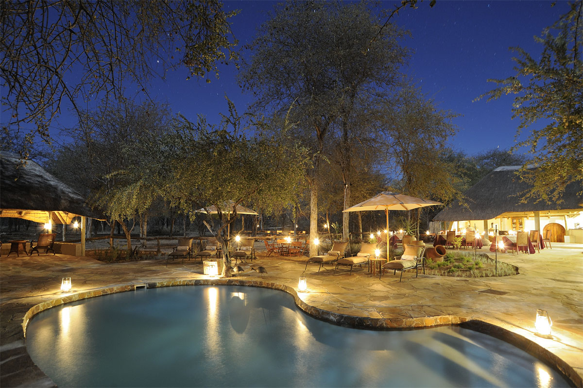 Abendstimmung im Camp Etosha Aoba im Onguma Privatreservat Abendstimmung im Camp Etosha Aoba im Onguma Privatreservat
