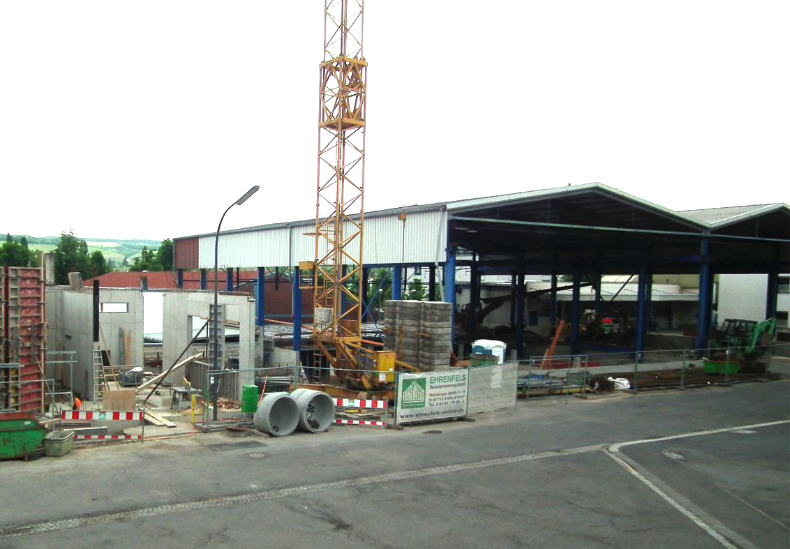 Sprintis Druckereibedarf: Neue Halle Sprintis Druckereibedarf: Neue Halle