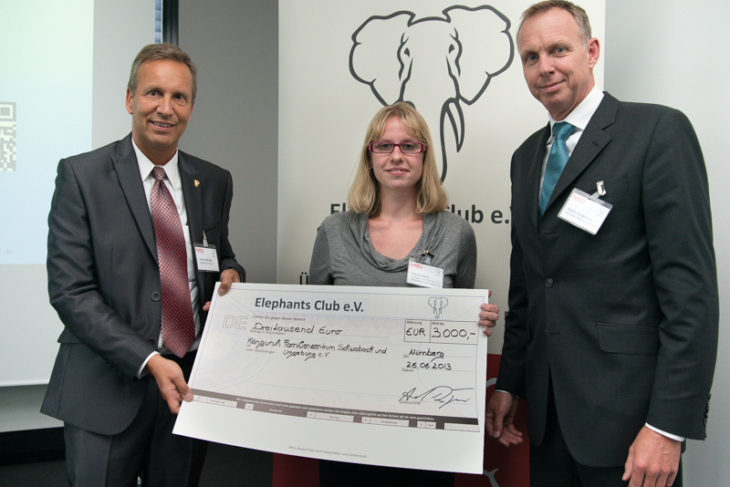 Elephants spenden für Känguruhs - Scheckübergabe bei der MID GmbH am 26.06.2013