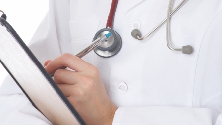Durch die von den Krankenkassen unterstützten Screenings kann man Hautkrebs vorsorgen Durch die von den Krankenkassen unterstützten Screenings kann man Hautkrebs vorsorgen