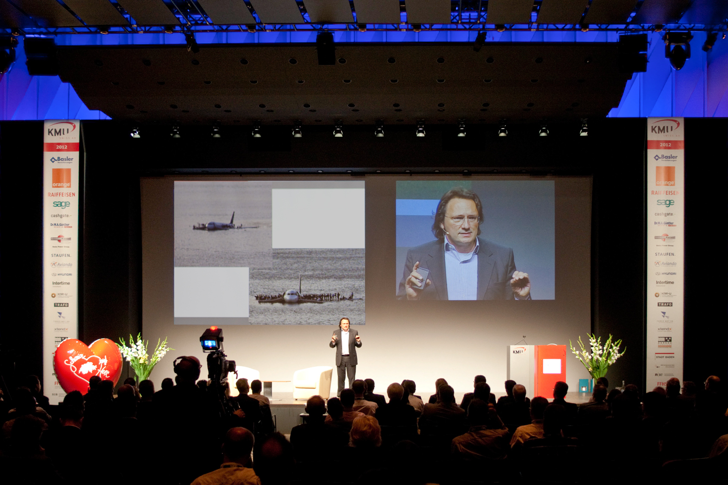 Peter Brandl verbindet Luftfahrt und Business gekonnt in seinen Impulsvorträgen. Peter Brandl verbindet Luftfahrt und Business gekonnt in seinen Impulsvorträgen.