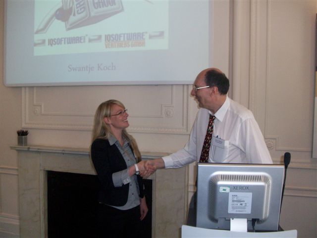 Swantje Koch, Marketingleiterin der IQSoftware® Vertriebs GmbH, vor Ihrer Unternehmenspräsentation