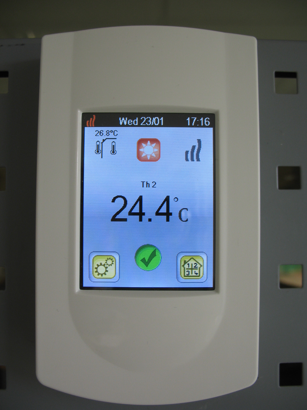 TempCo Touch von Purmo lässt sich so einfach bedienen wie ein Smartphone. TempCo Touch von Purmo lässt sich so einfach bedienen wie ein Smartphone.
