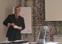 Geschäftsführer Dirk Barnkothe bei der Analyse- und Strategiekonferenz der Firma CPS in Leipzig Geschäftsführer Dirk Barnkothe bei der Analyse- und Strategiekonferenz der Firma CPS in Leipzig
