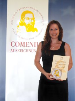 Isabelle Vock, geprüfte Medienfachwirtin bei der SGD bei der Preisverleihung