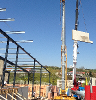 Innerhalb von sieben Tagen wurden 1.745 m² Betonfertigteilelemente montiert. Innerhalb von sieben Tagen wurden 1.745 m² Betonfertigteilelemente montiert.