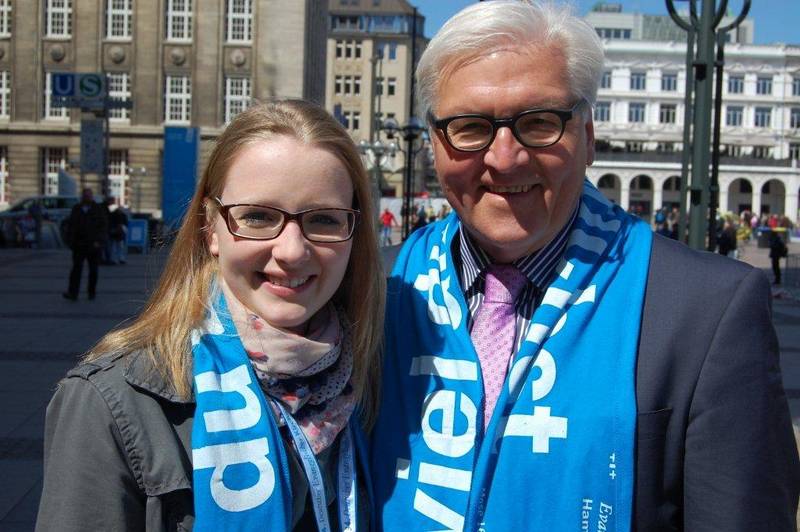 MHMK-Reporterin Franziska Hänlein trifft SPD-Fraktionschef Frank Walter Steinmeier MHMK-Reporterin Franziska Hänlein trifft SPD-Fraktionschef Frank Walter Steinmeier