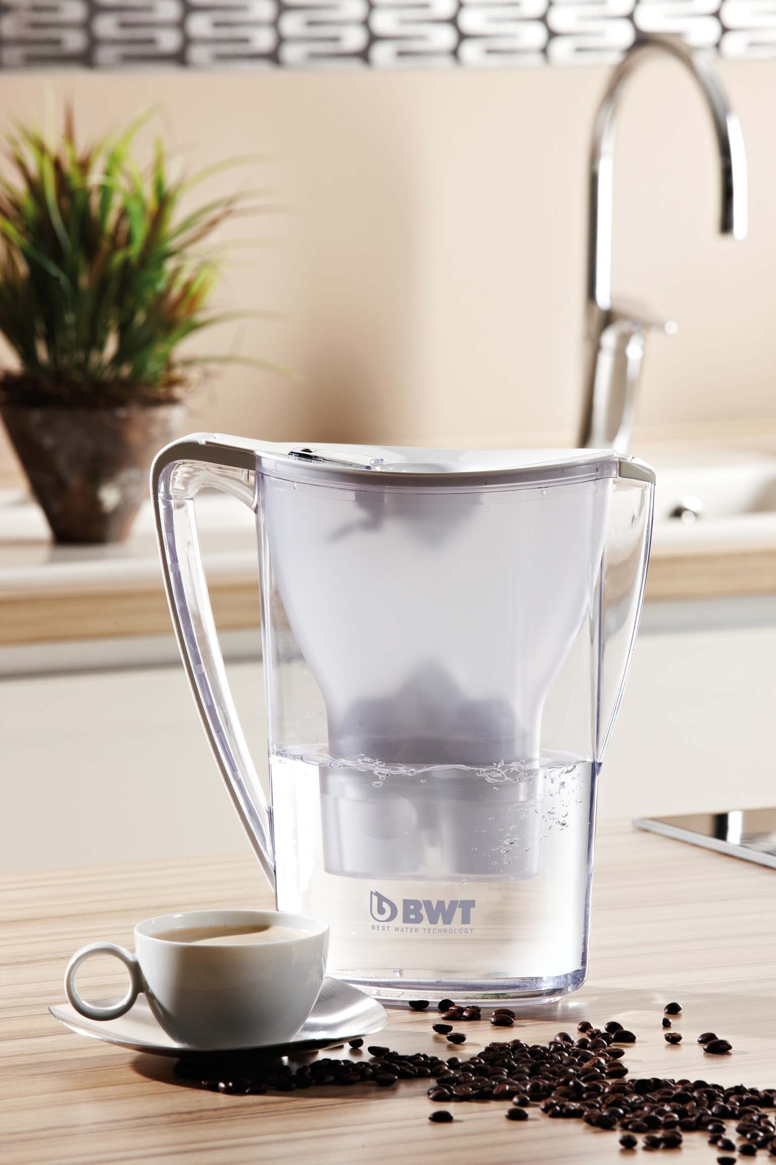 Gefiltertes Wasser bringt das Aroma von Kaffee optimal zur Geltung Gefiltertes Wasser bringt das Aroma von Kaffee optimal zur Geltung