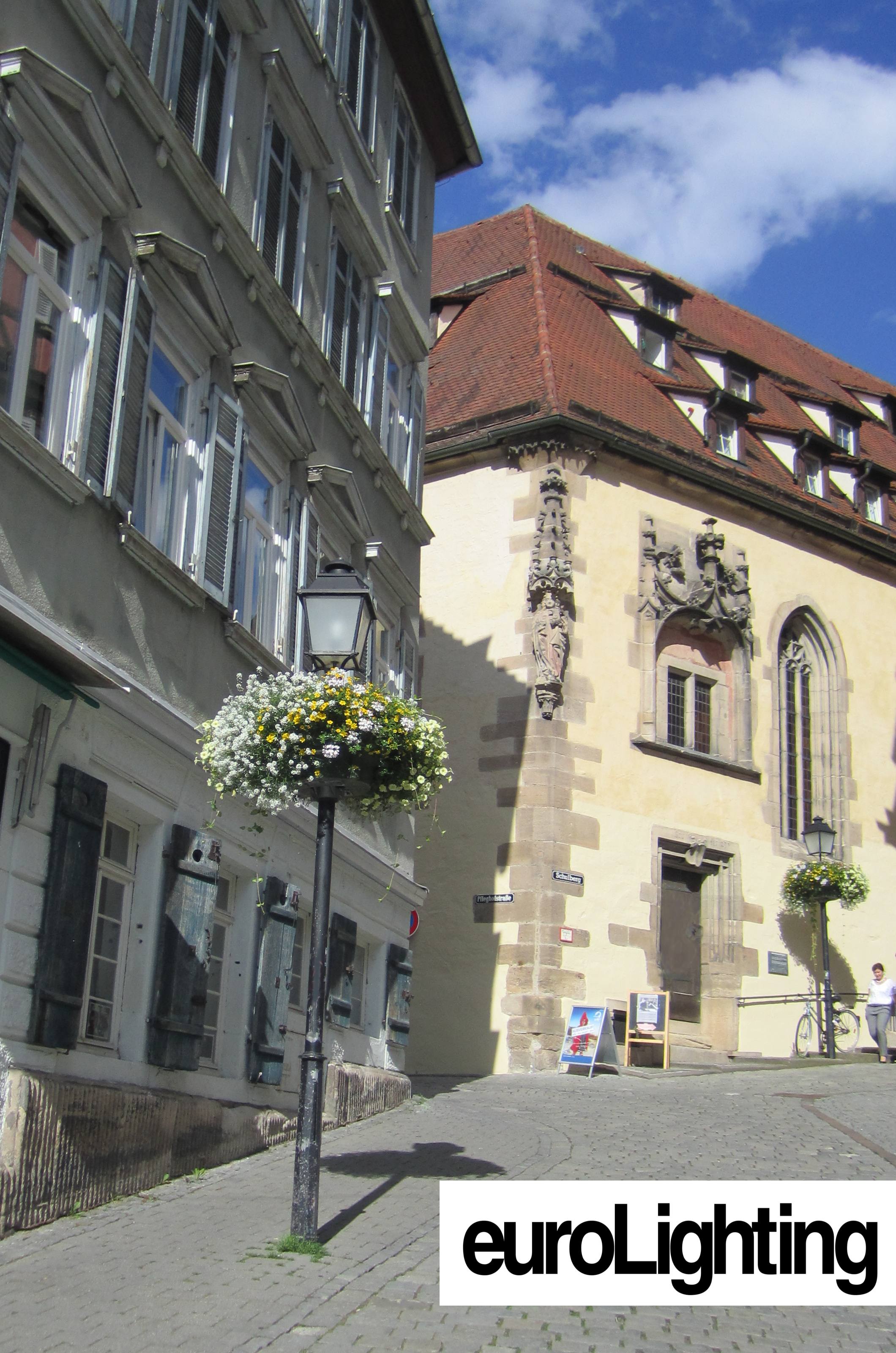 Mit LED-Straßenbeleuchtung von euroLighting spart Tübingen bis zu 64% Stromkosten. Mit LED-Straßenbeleuchtung von euroLighting spart Tübingen bis zu 64% Stromkosten.