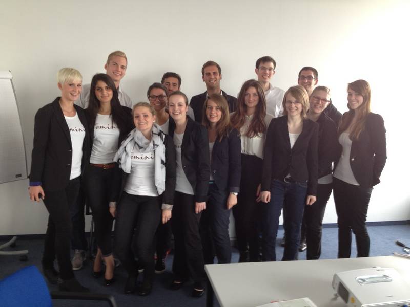 Marketingteam in Istanbul: Studierende der Studienrichtung Markenkommunikation und Werbung (6. Sem.) Marketingteam in Istanbul: Studierende der Studienrichtung Markenkommunikation und Werbung (6. Sem.)