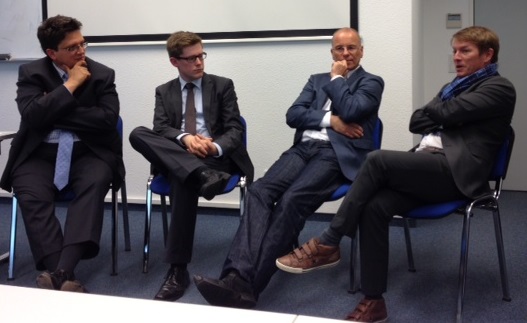 Moderator, Unternehmensvertreter, Regierungssprecher und Journalist (v. l.): Sievert, Höfelmann, Sch Moderator, Unternehmensvertreter, Regierungssprecher und Journalist (v. l.): Sievert, Höfelmann, Sch