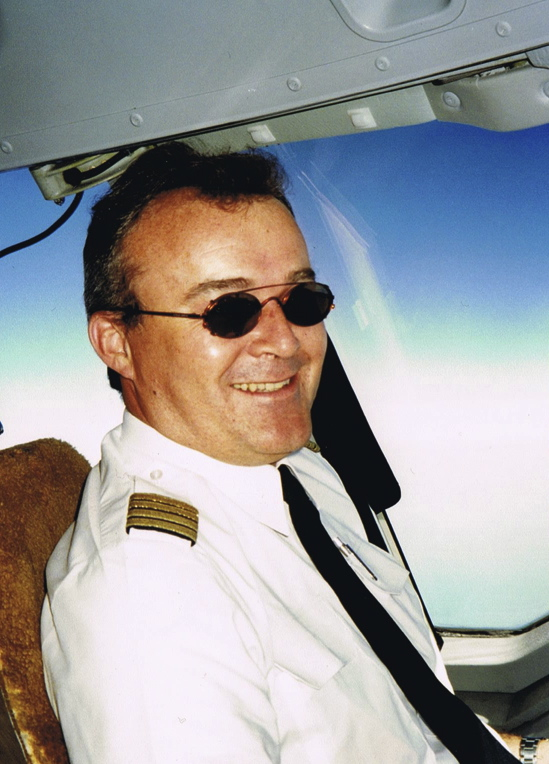 CPT Peter Haisenko im Cockpit der Condor DC-10