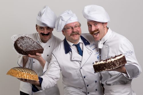 Fotomotiv für das Estrel-Backbuch: Köcheteam mit Küchendirektor Peter Griebel (Mitte) Fotomotiv für das Estrel-Backbuch: Köcheteam mit Küchendirektor Peter Griebel (Mitte)