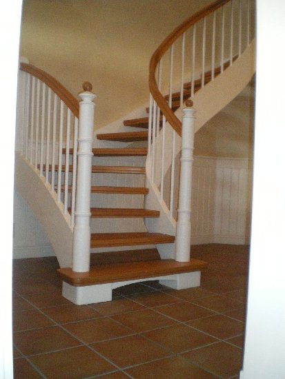 Holztreppe mit Geländer Holztreppe mit Geländer