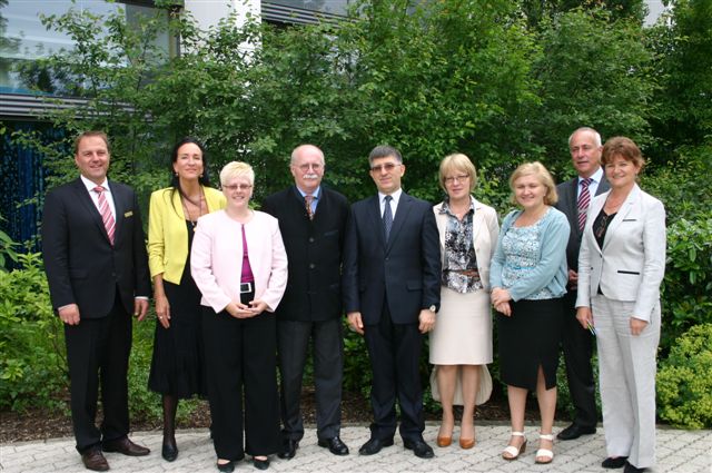 Gruppenfoto der polnischen Delegation mit den Vertretern der Deutschen Rentenversicherung Bund und d Gruppenfoto der polnischen Delegation mit den Vertretern der Deutschen Rentenversicherung Bund und d
