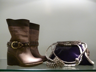 Lassen das Frauenherz höher schlagen: Diese Taschen, Schmuck und Schuhe sind Teil der Aktion 