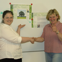 Übergabe neue Website: J. Schuster (CvH Design) und S. Tiedtke (Gründerin Lebensweg Stormarn)