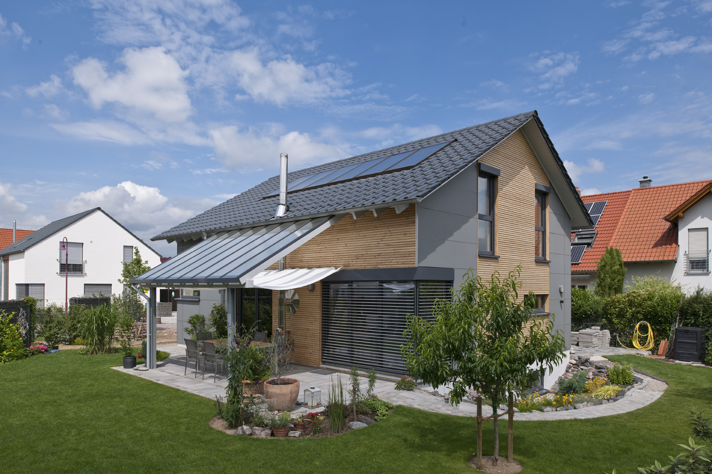 Ein modernes Holzhaus hat nichts mit alter Blockhausromantik zu tun. Es ermöglicht viele Gestaltungs