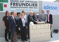 Dortmunds Oberbürgermeister U. Sierau bei der Grundsteinlegung für die adesso-Unternehmenszentrale Dortmunds Oberbürgermeister U. Sierau bei der Grundsteinlegung für die adesso-Unternehmenszentrale