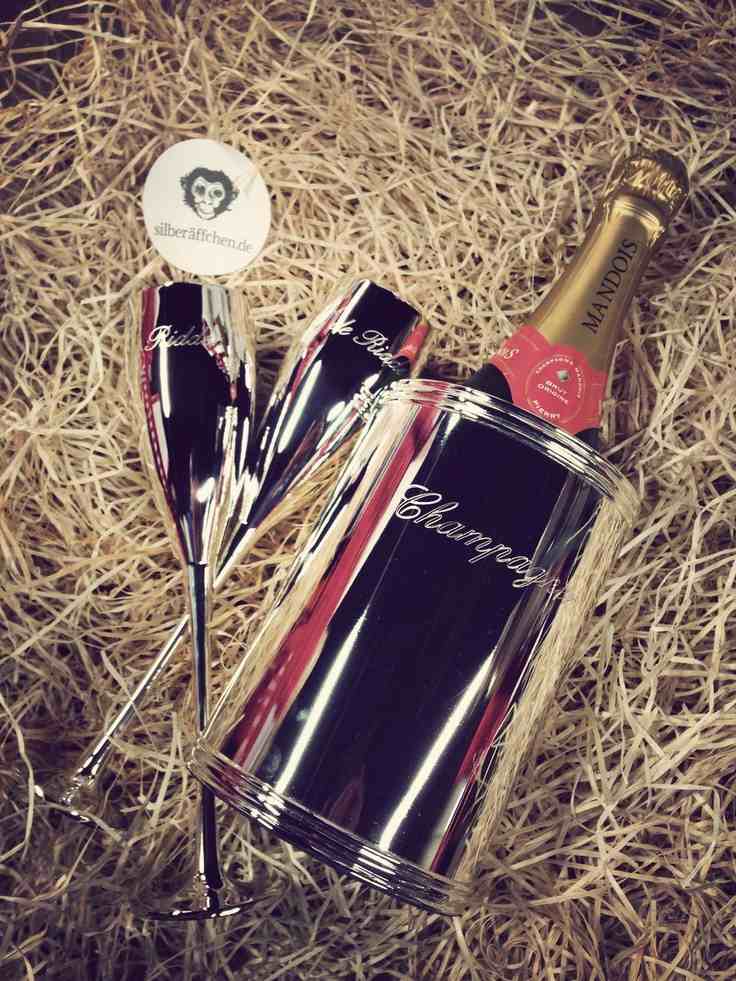 Silberne Champagner-Kelche und Champagner-Kühler mit Gravur von silberäffchen.de Silberne Champagner-Kelche und Champagner-Kühler mit Gravur von silberäffchen.de