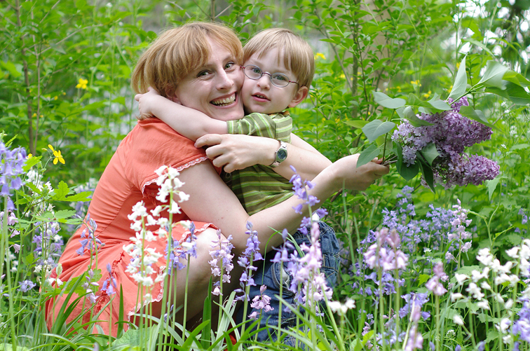 Gesundes Kind, glückliche Mutter. Bio-Mode macht nicht nur ein gutes Gewissen. Foto: Ralf Nattermann Gesundes Kind, glückliche Mutter. Bio-Mode macht nicht nur ein gutes Gewissen. Foto: Ralf Nattermann