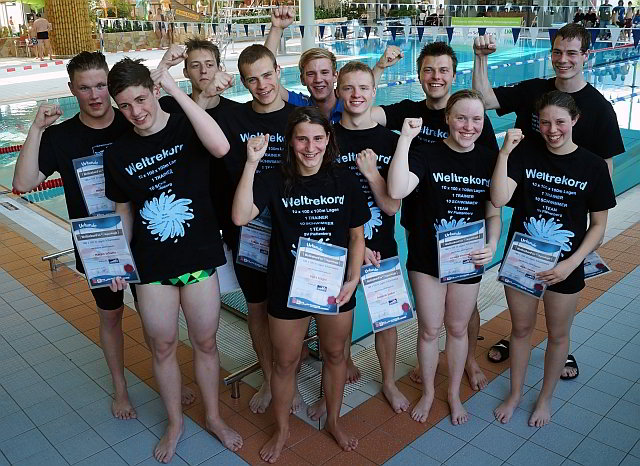 Geschafft aber glücklich: Die SVP-Schwimmer nach erzieltem Weltrekord. Geschafft aber glücklich: Die SVP-Schwimmer nach erzieltem Weltrekord.