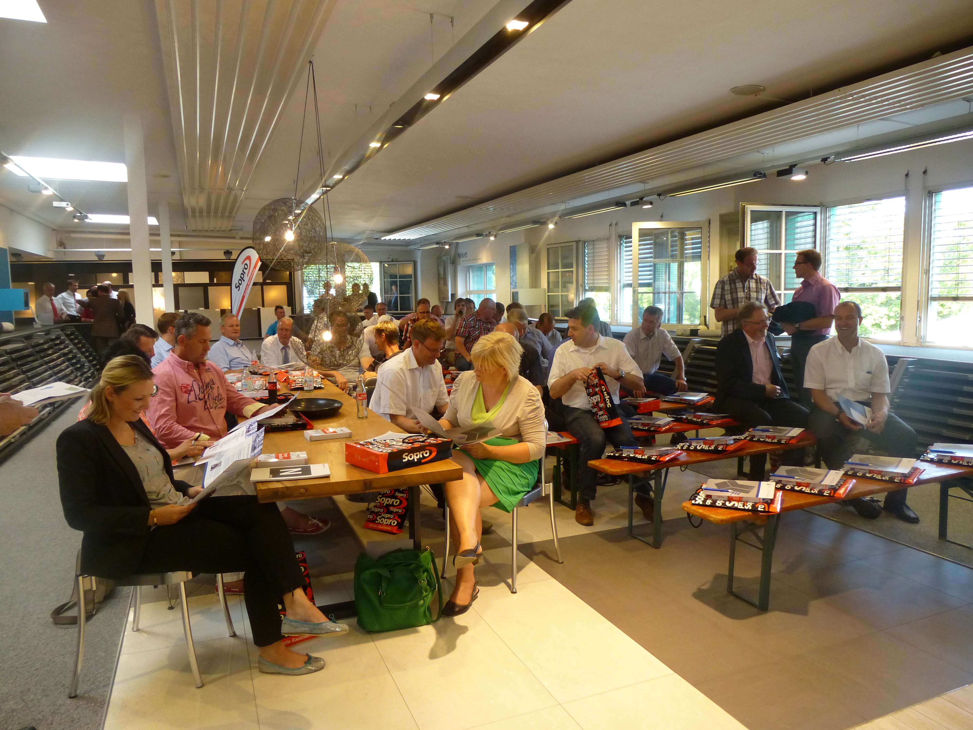 Abendseminar der Fliesenleger-Innung Stuttgart bei Baustoff-Fliesen Kemmler
