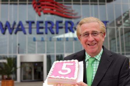 Center Manager Peter Schneider freut sich über fünf erfolgreiche Jahre (c) Waterfront und Markus Lor Center Manager Peter Schneider freut sich über fünf erfolgreiche Jahre (c) Waterfront und Markus Lor