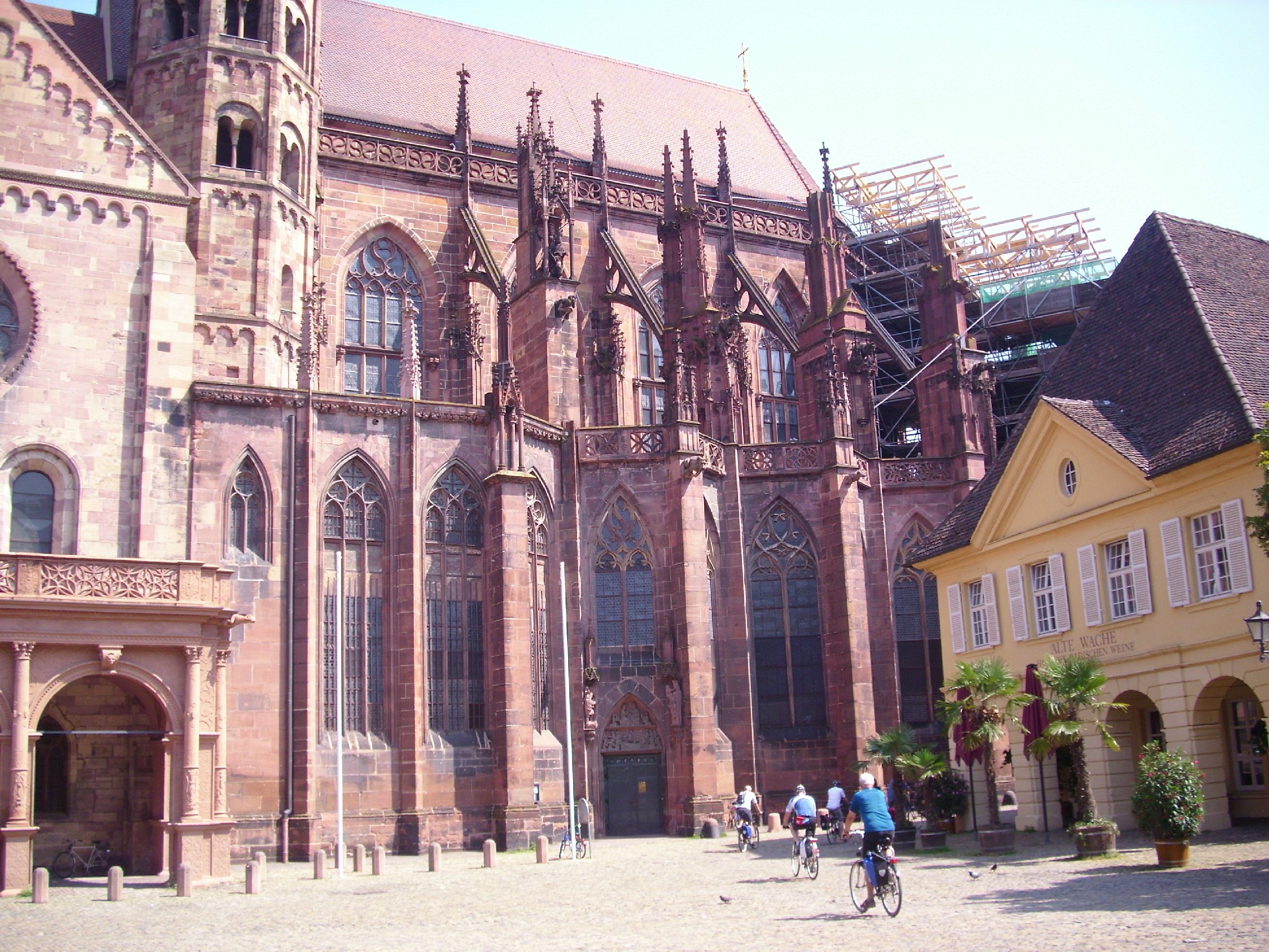 Am Freiburger Münster. Foto: presseweller Am Freiburger Münster. Foto: presseweller