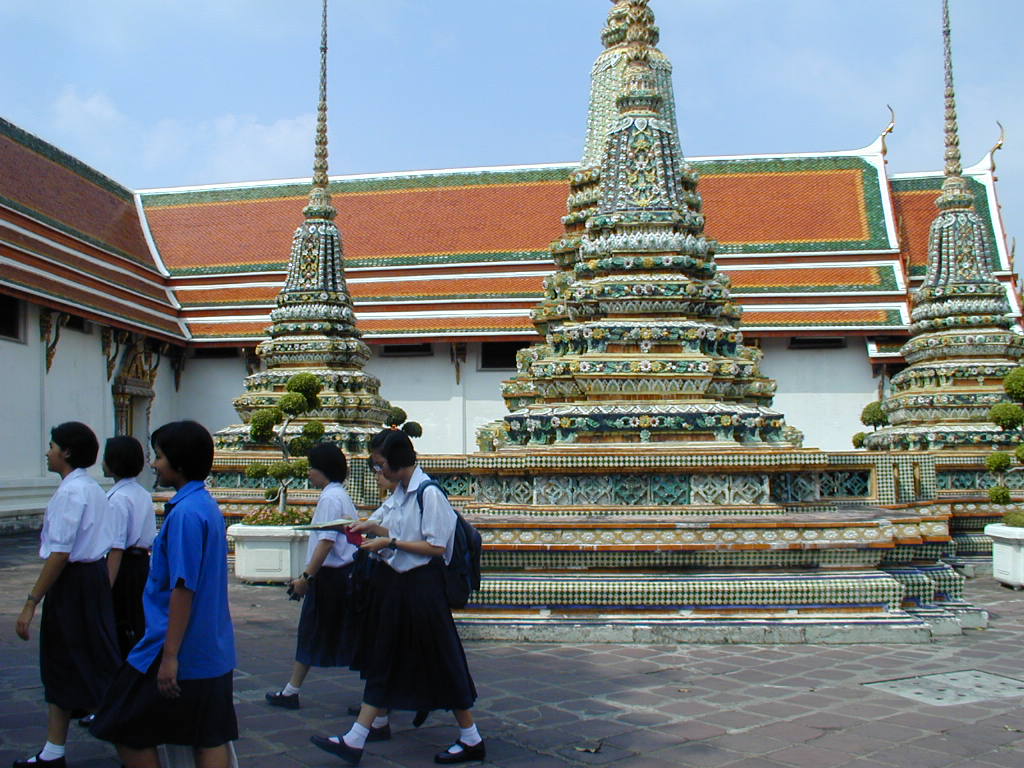 Schülerinnen im Wat Pho