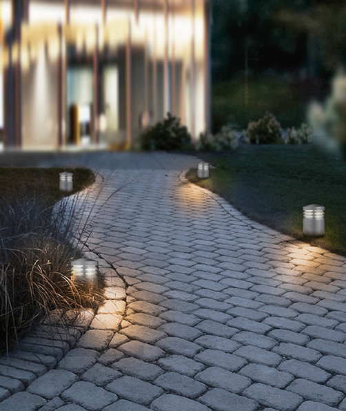 Außenstandleuchte?Ploumeur? beleuchtet jede Hofeinfahrt und den Garten im eleganten Design.