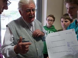 Schüler des SRH Leonardo da Vinci Gymnasiums im Gespräch mit Zeitzeugen Schüler des SRH Leonardo da Vinci Gymnasiums im Gespräch mit Zeitzeugen