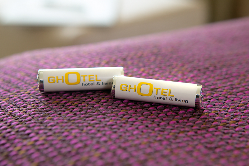 Bei der GHOTEL hotel&living Gruppe gibt es in Superior Zimmern extra Bonbons